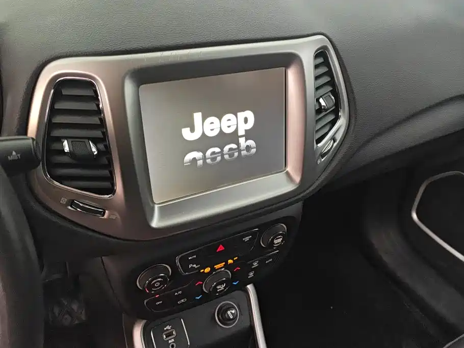Jeep Compass — миниатюра 13