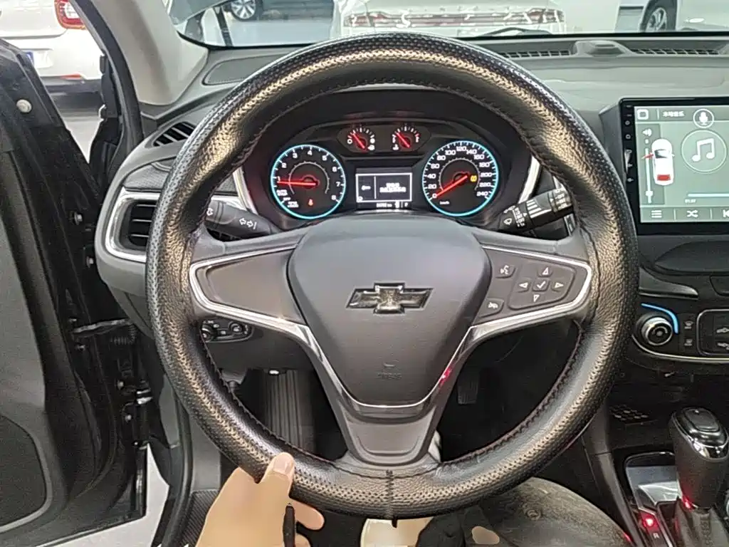 Chevrolet Equinox — миниатюра 11