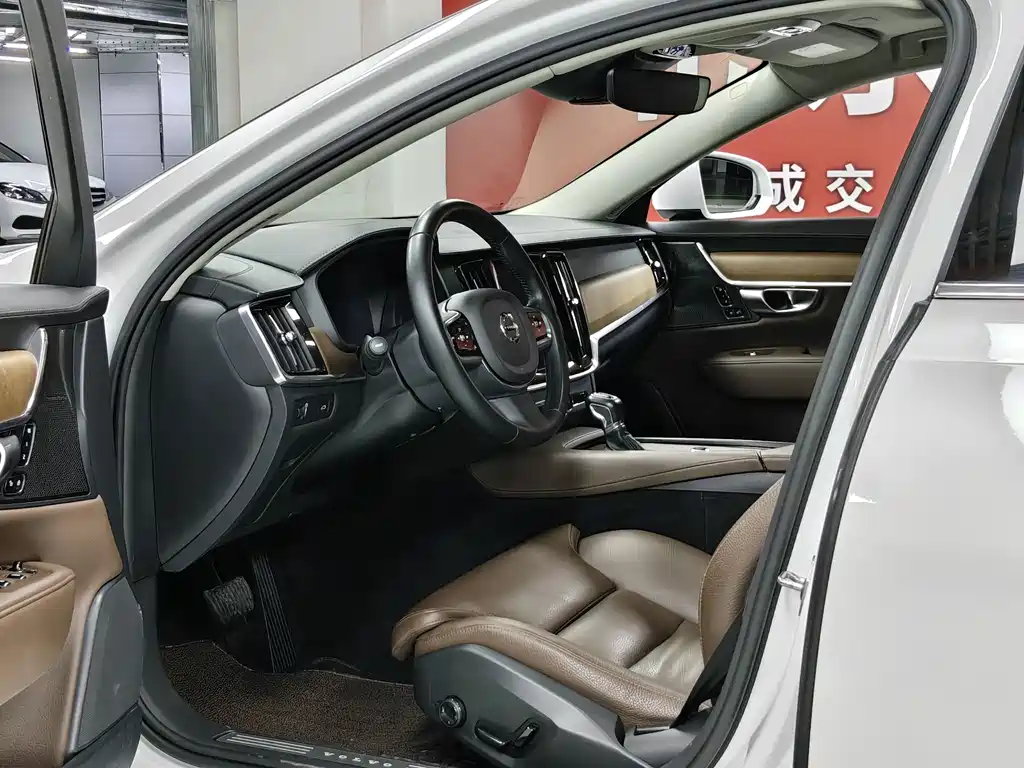 Volvo S90 — миниатюра 8