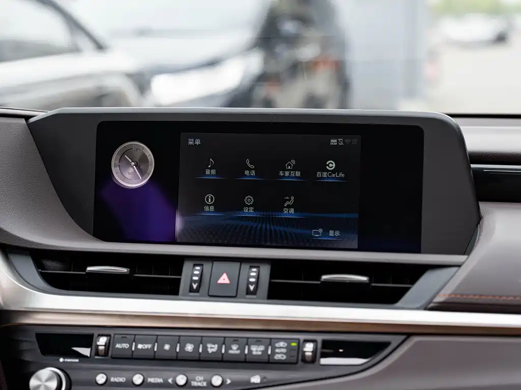 Lexus ES — миниатюра 15