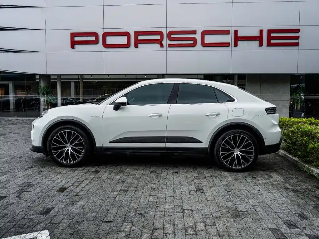 Porsche Macan EV — миниатюра 13