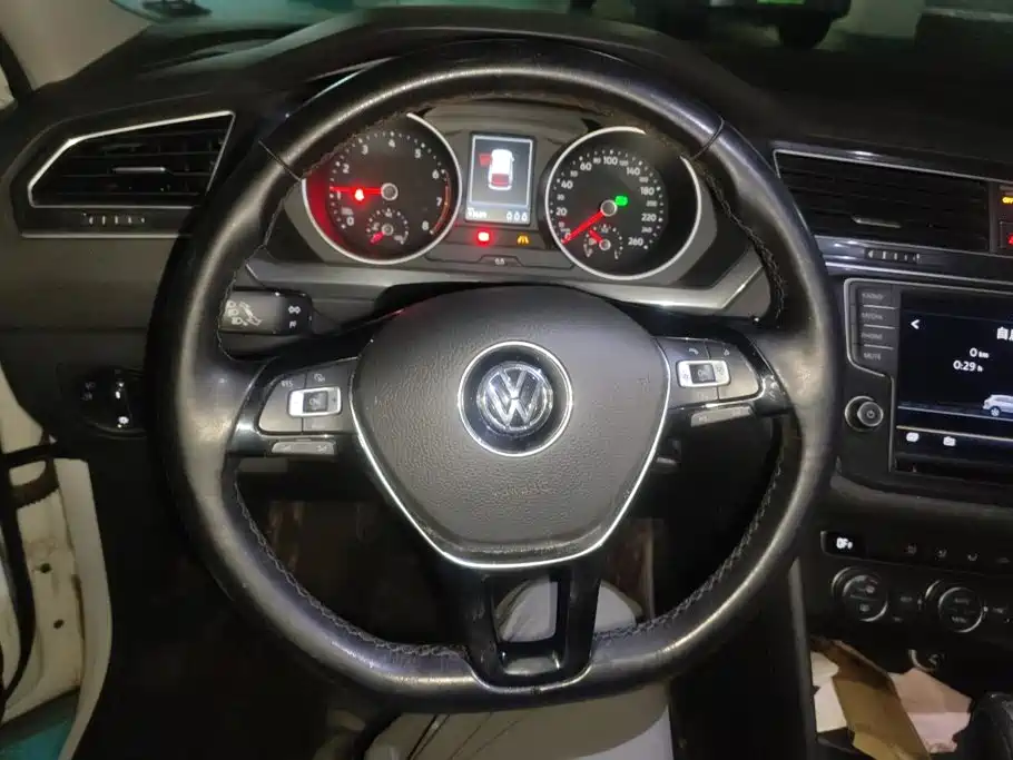 Volkswagen Tiguan — миниатюра 15