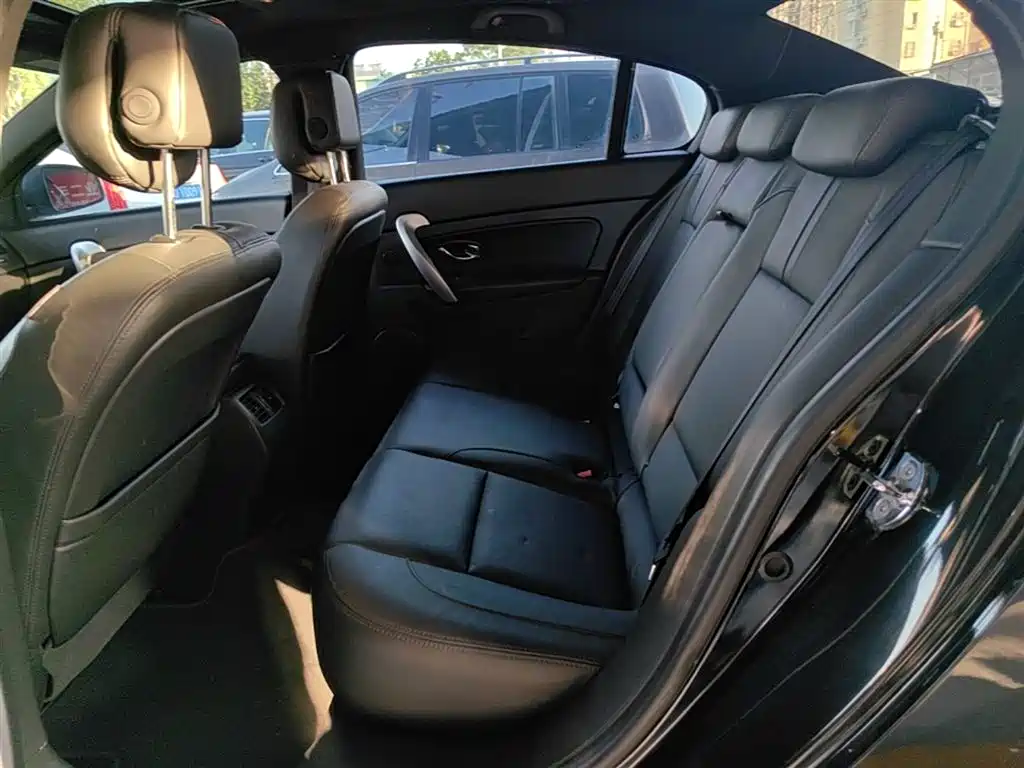 Renault Latitude — миниатюра 17