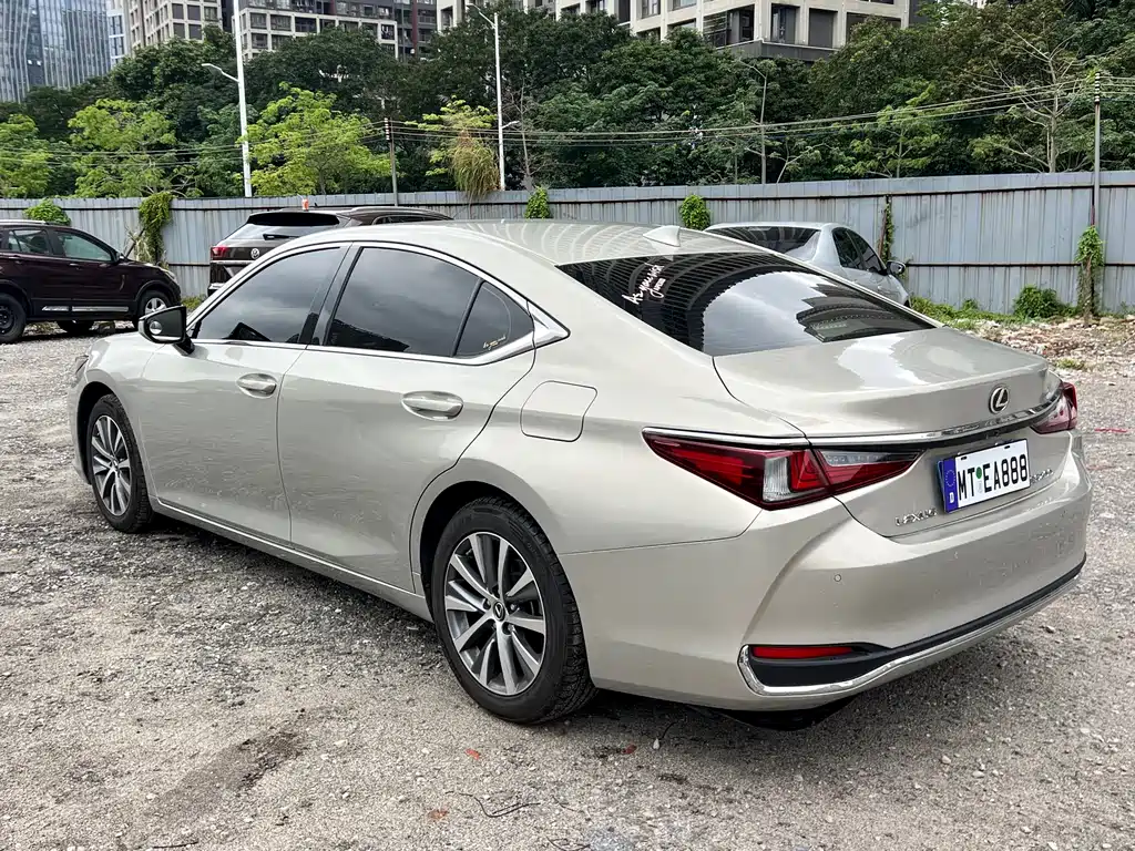 Lexus ES 2020 200