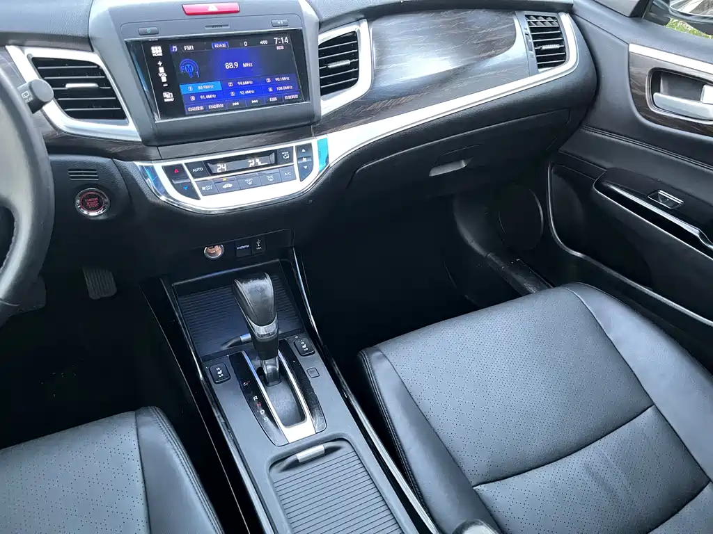 Honda Jade 2017 210TURBO CVT Luxury 5 мест