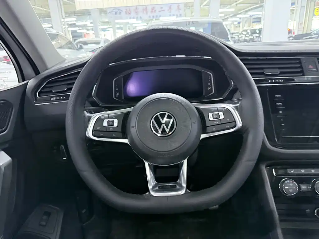 Volkswagen Tiguan L — миниатюра 13