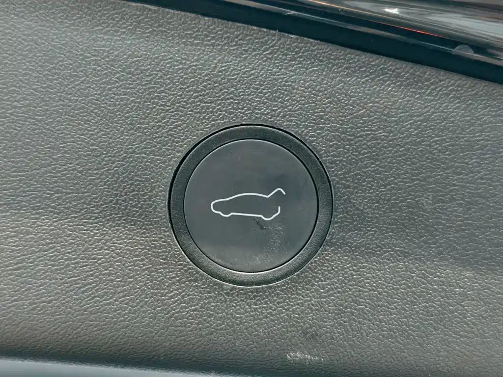 Tesla Model 3 — миниатюра 17