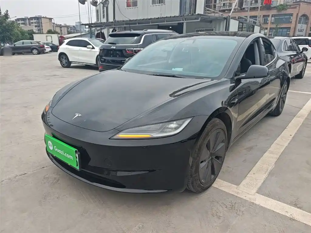 Tesla Model 3 2024