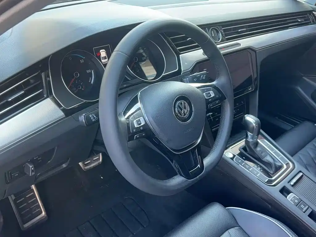 VOLKSWAGEN MAGOTAN GTE PLUG IN HYBRID