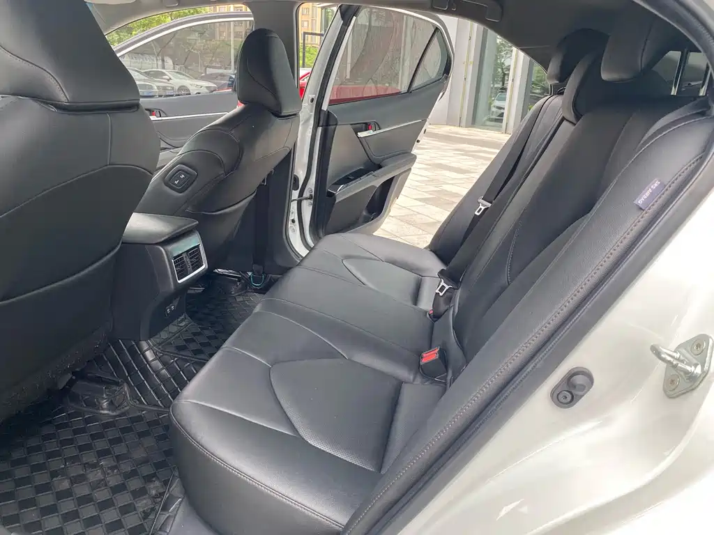 Toyota Camry — миниатюра 20