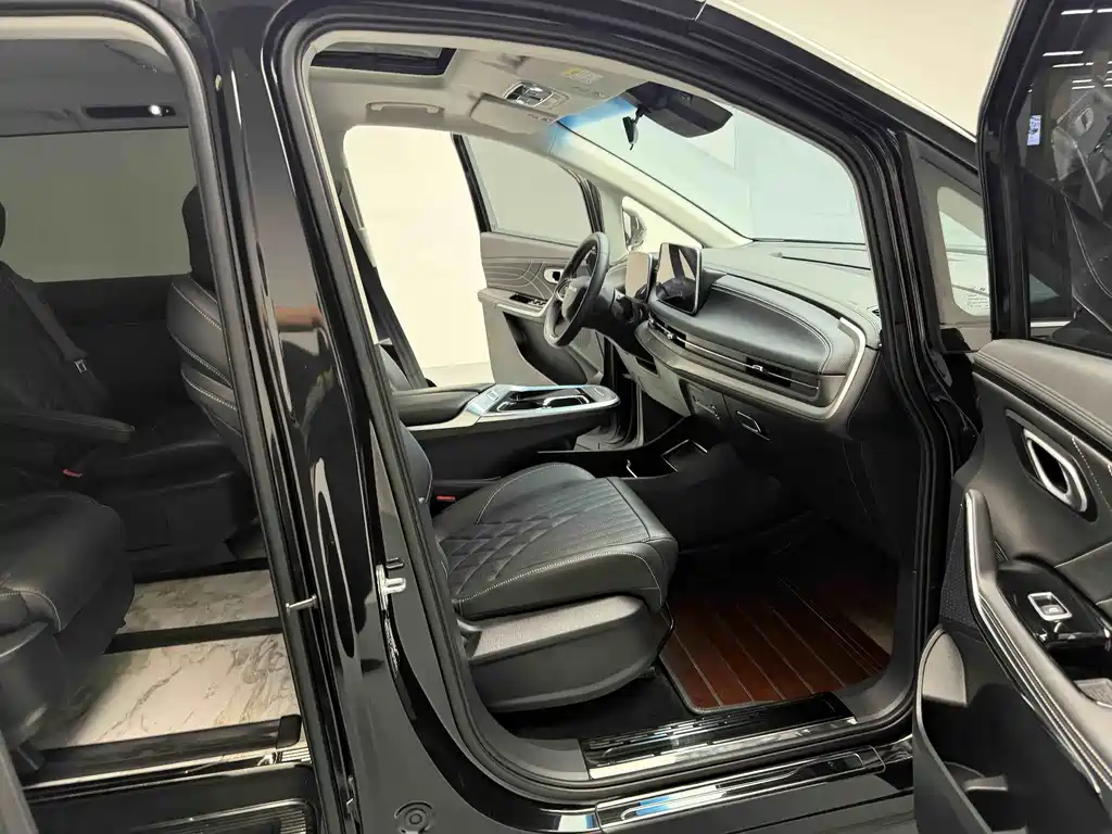 Maxus G90 2022 2.0T мест