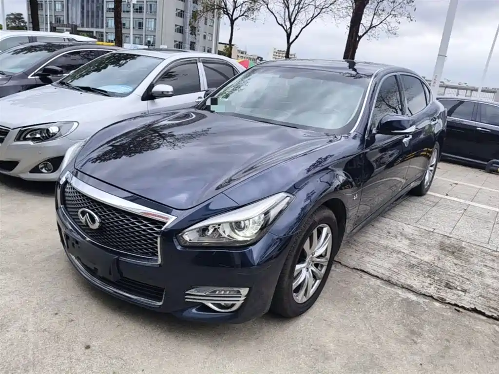 Infiniti Q70 2017