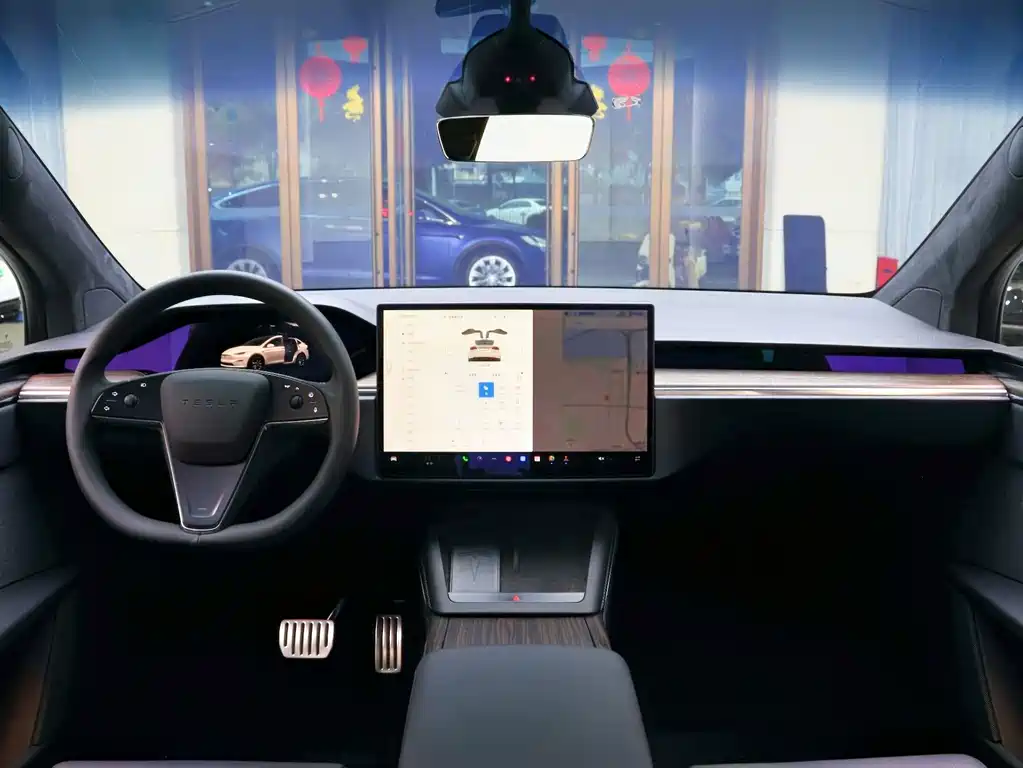 Tesla Model X — миниатюра 9