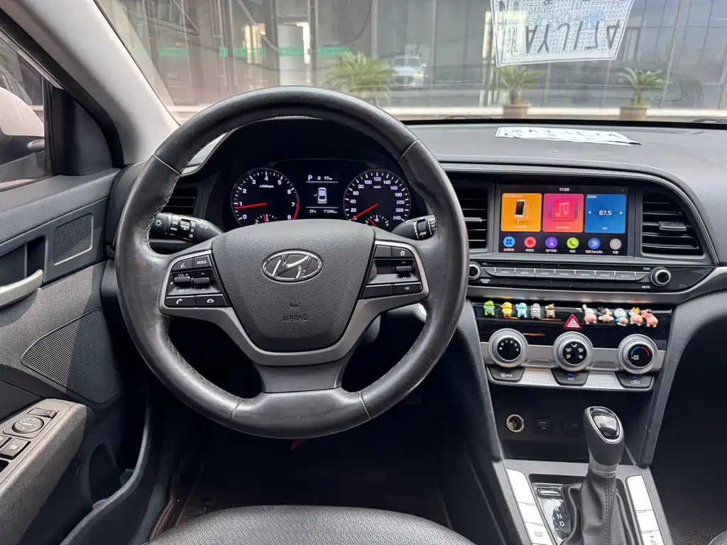 Hyundai Elantra — миниатюра 9