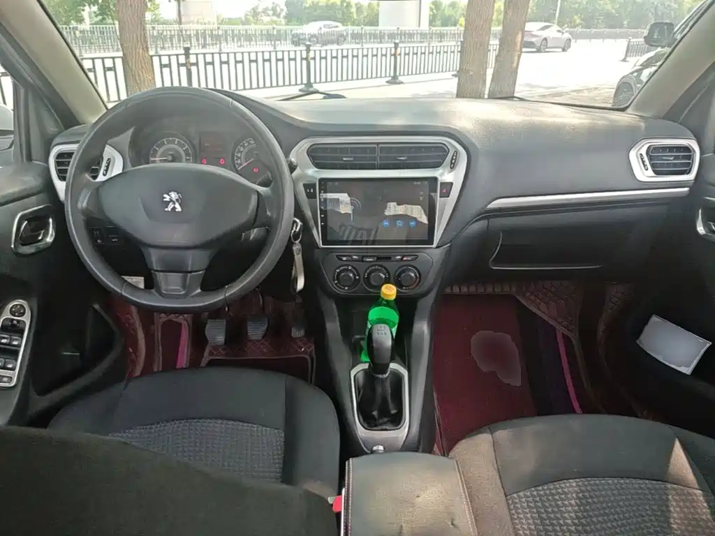 Peugeot 301 2016 1.6L MT Comfort