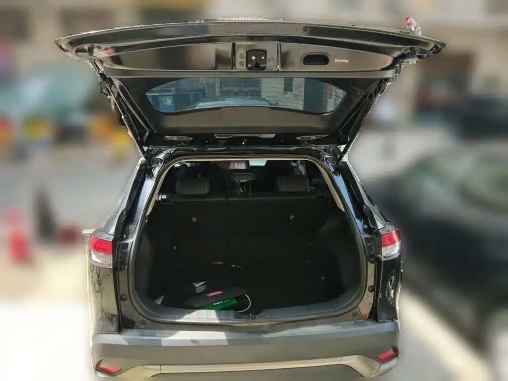 Toyota Frontlander — миниатюра 10
