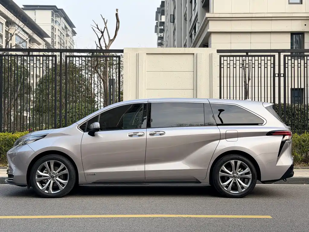 TOYOTA SIENNA
