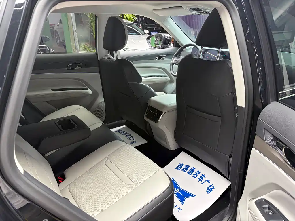 Ford Equator Sport — миниатюра 12