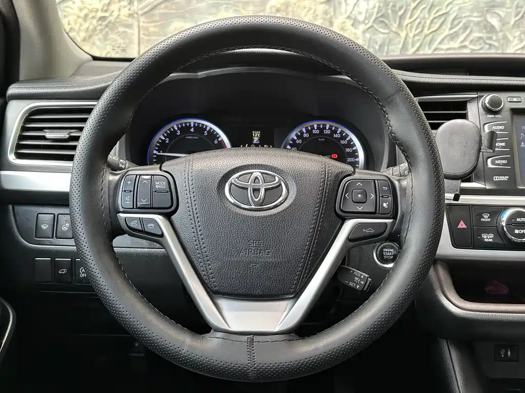 TOYOTA HIGHLANDER
