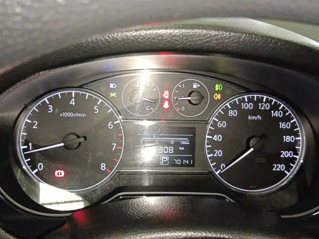 Nissan Tiida — миниатюра 12