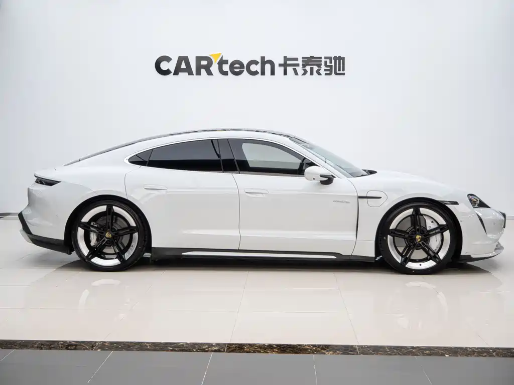 Porsche Taycan 2019 Taycan Turbo