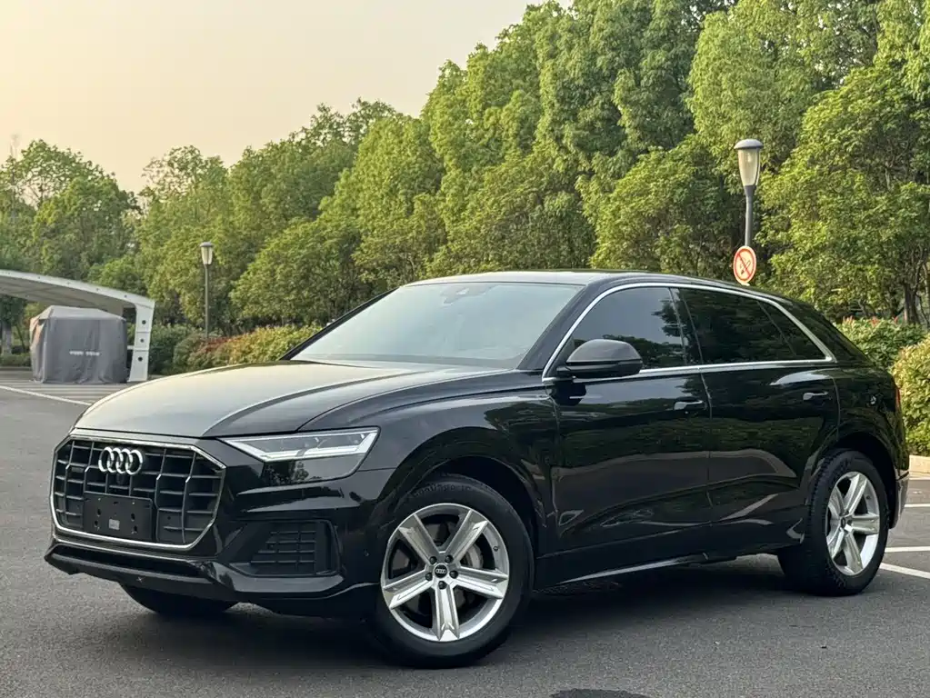 Купить Audi Q8
