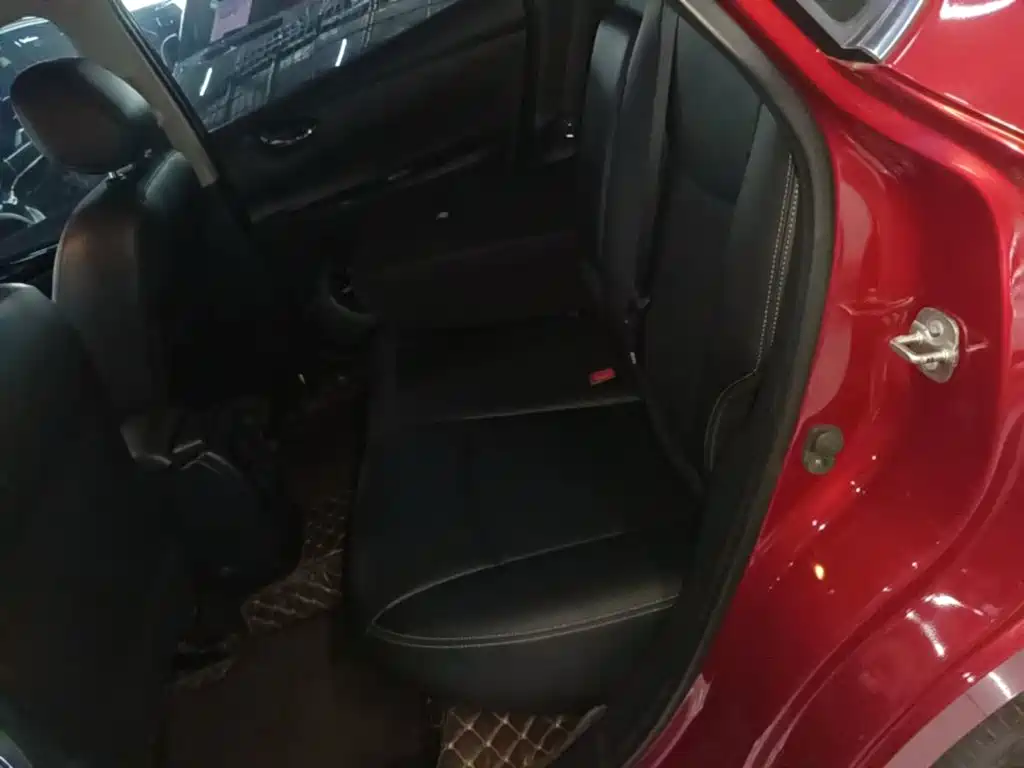 Nissan Tiida — миниатюра 17