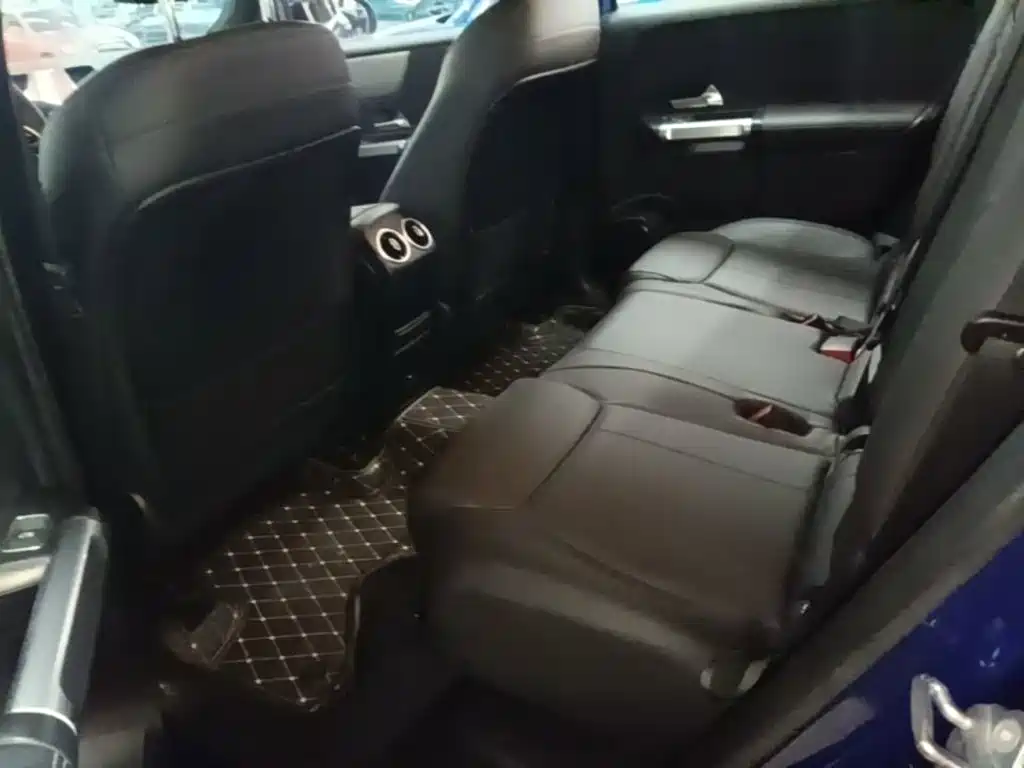 Mercedes-Benz GLB — миниатюра 17