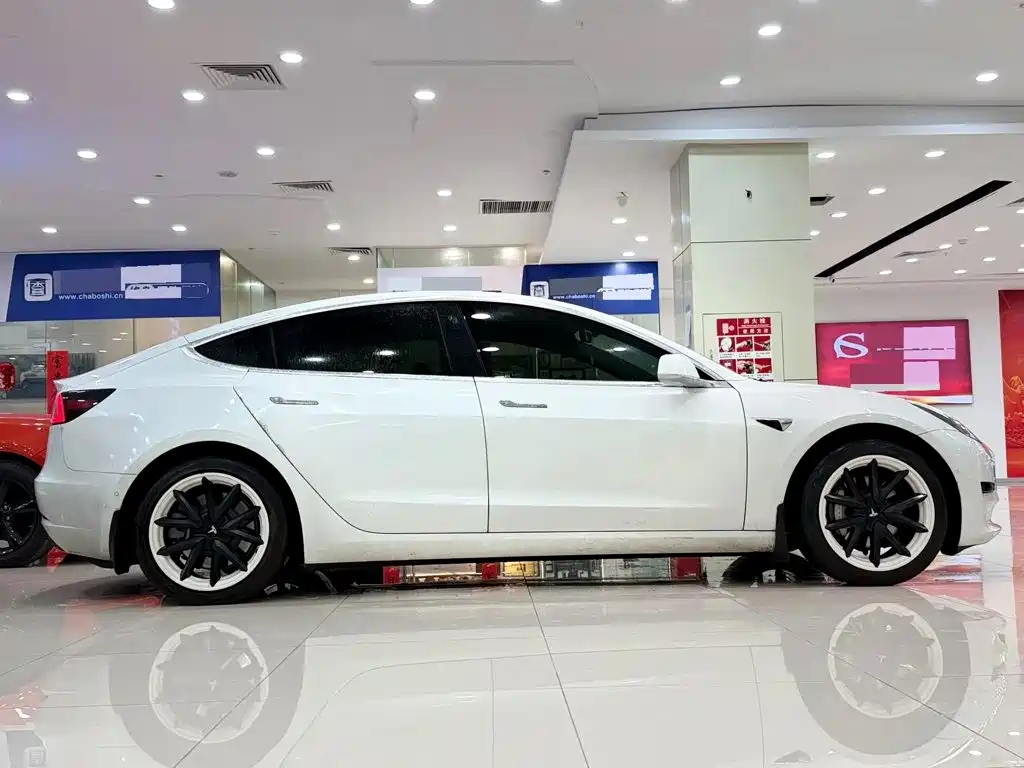 Tesla Model 3 — миниатюра 4
