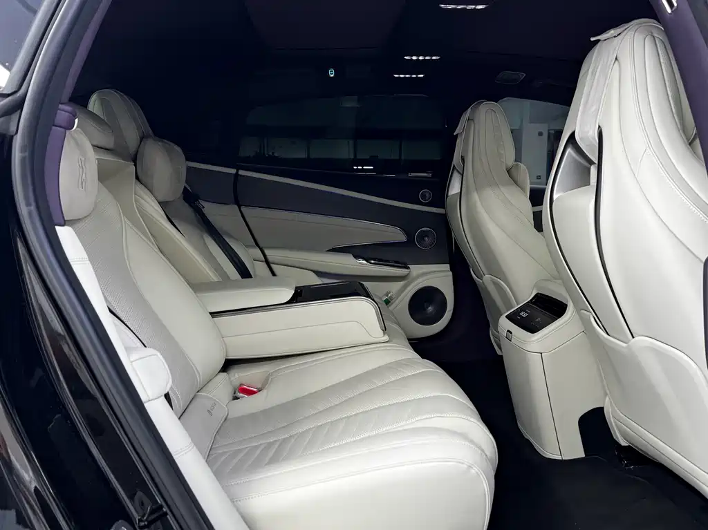 Yangwang U7 2025 PHEV мест Luxury