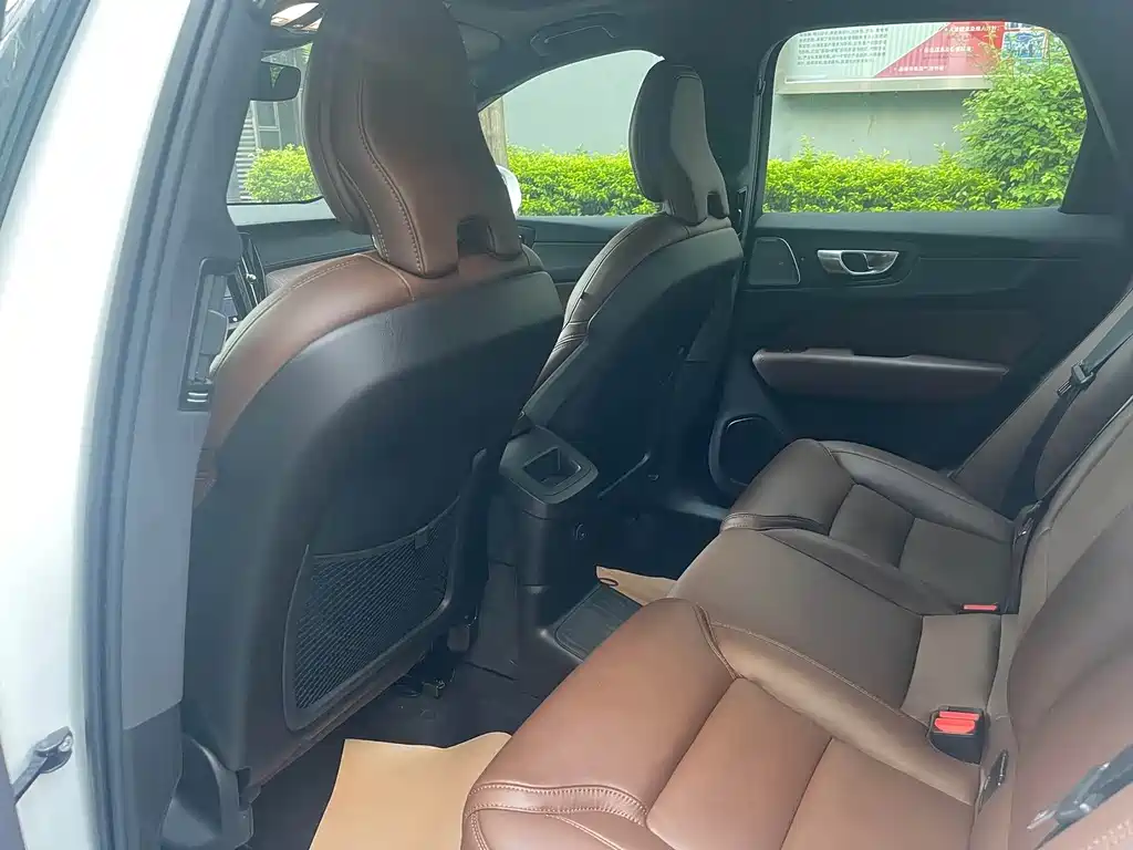 VOLVO XC60 PLUG IN HYBRID