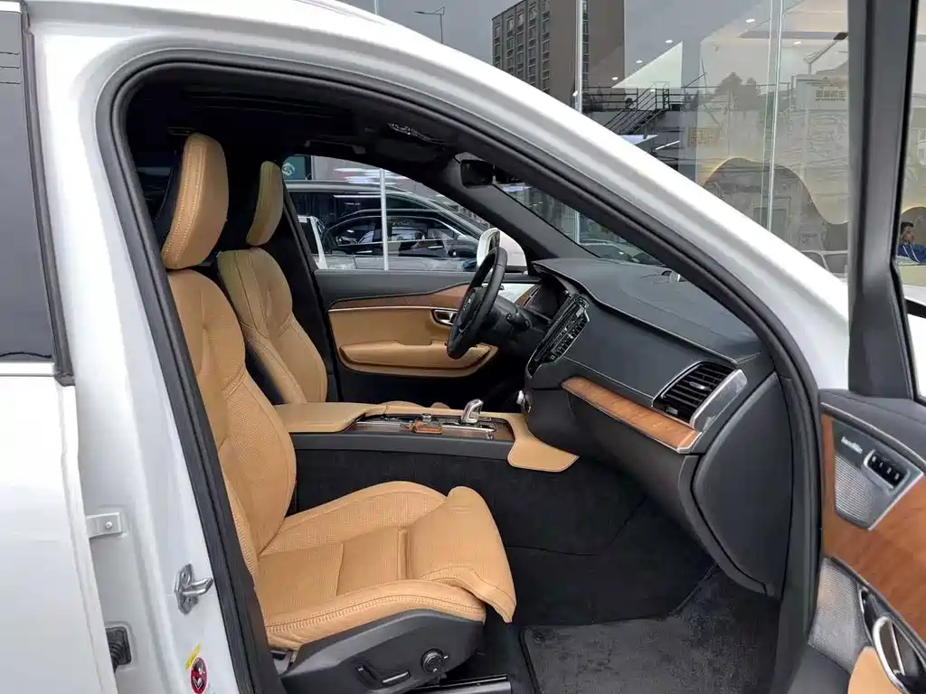 Volvo XC90 PHEV — миниатюра 4