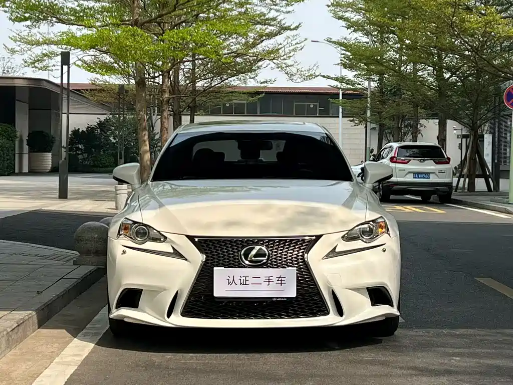 LEXUS IS