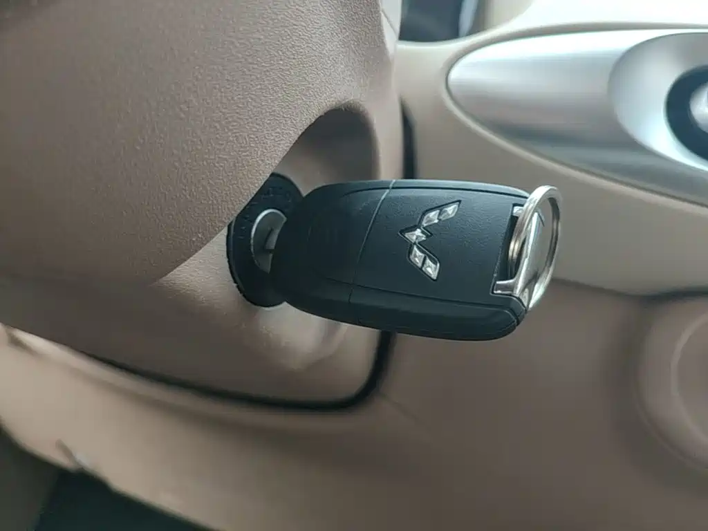Wuling MINIEV — миниатюра 9