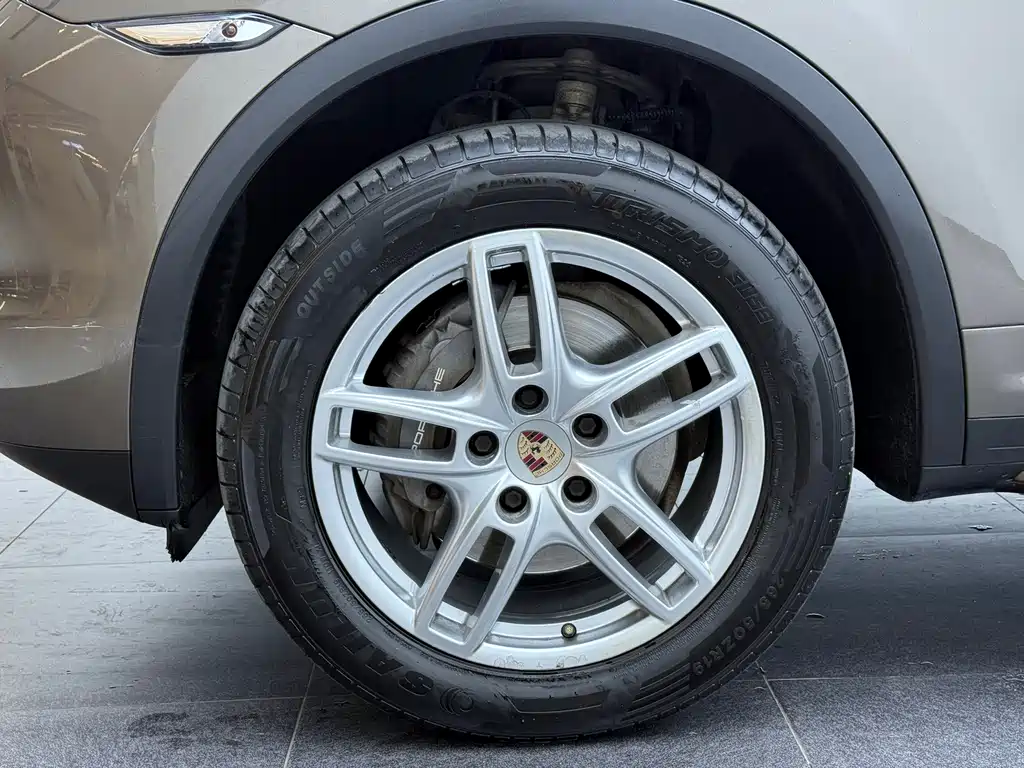 Porsche Cayenne — миниатюра 5