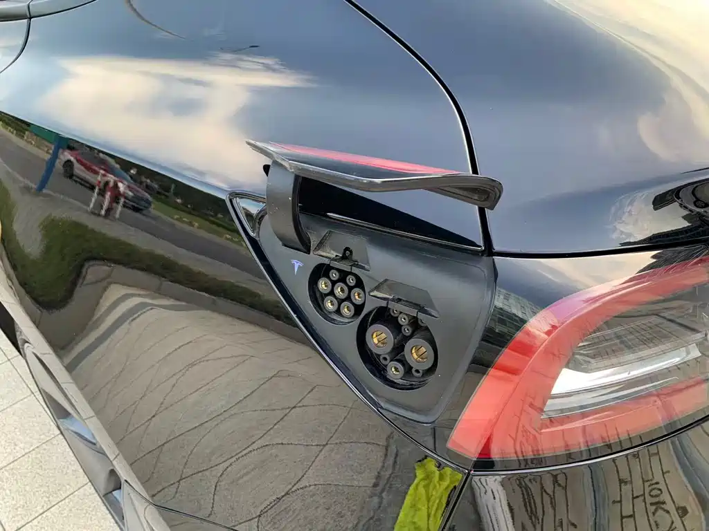Tesla Model 3 — миниатюра 13