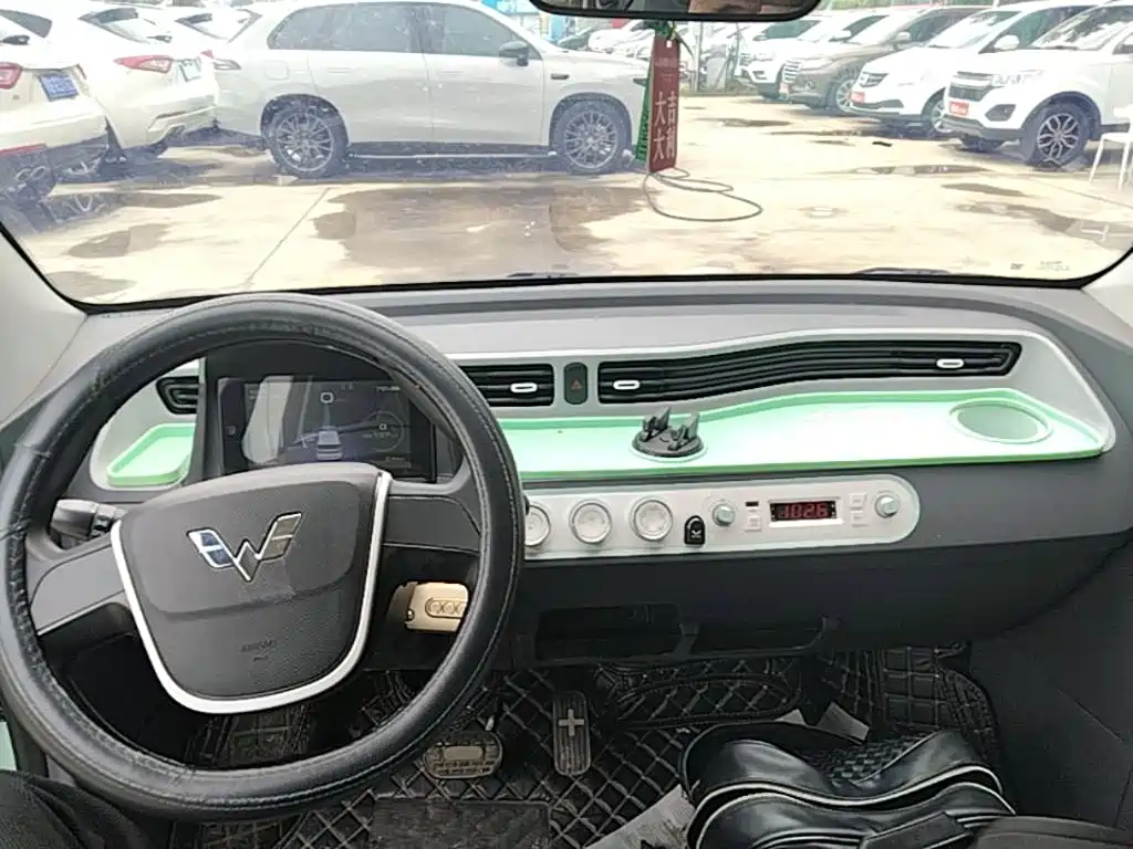 Wuling MINIEV — миниатюра 10