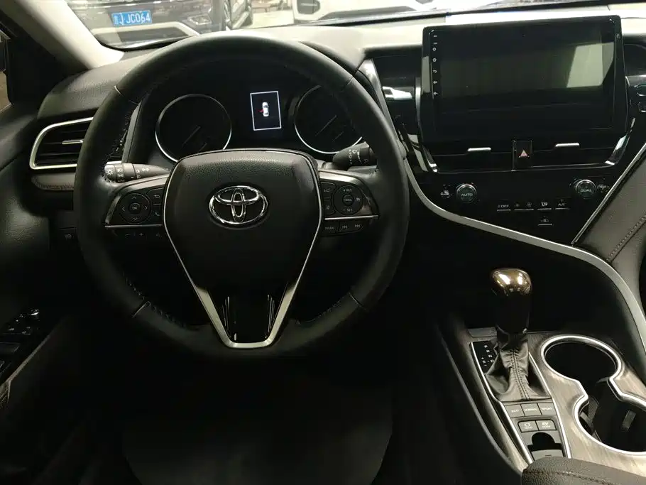 Toyota Camry — миниатюра 15