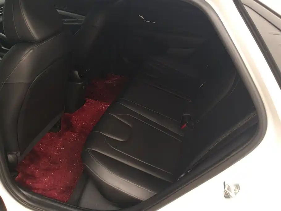 Hyundai Elantra — миниатюра 11