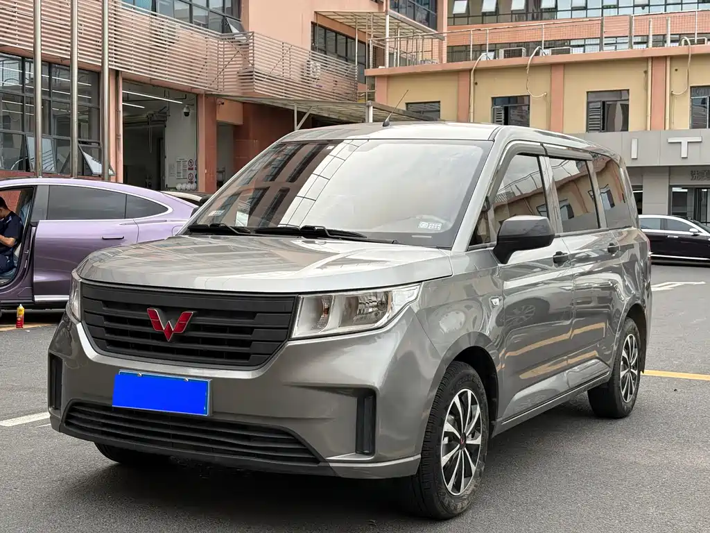 Wuling Hongguang PLUS 2021