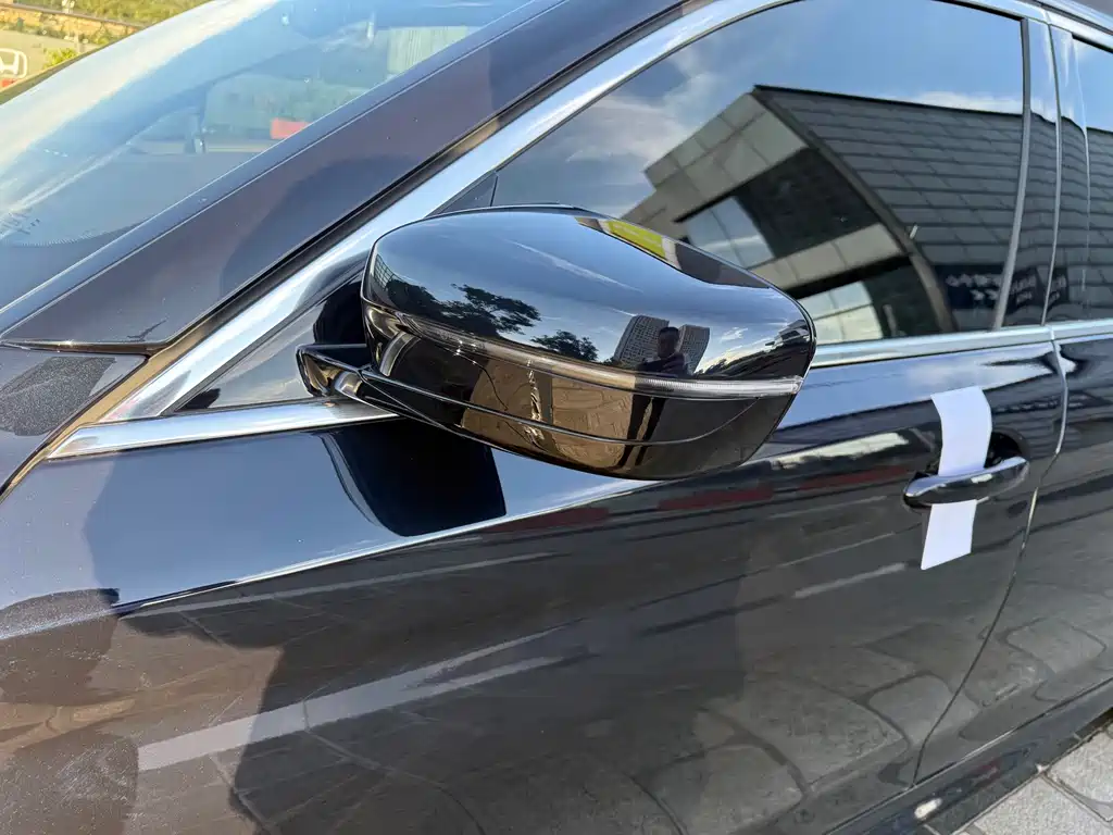 BMW 5 Series — миниатюра 17