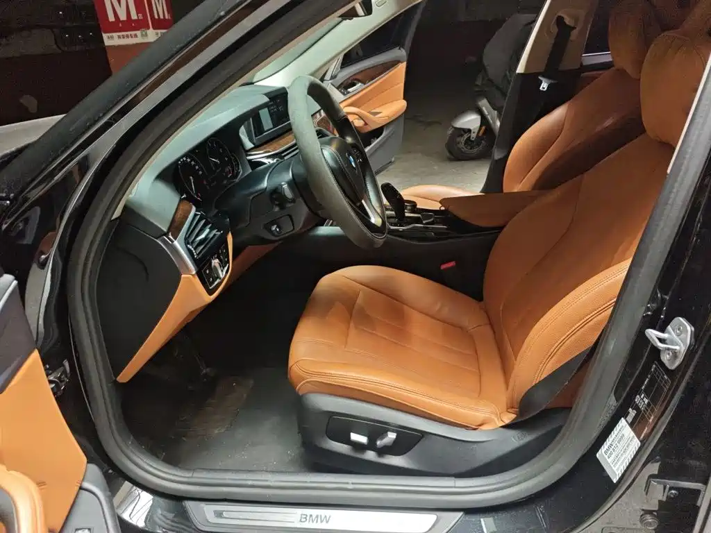 BMW 5 Series — миниатюра 11