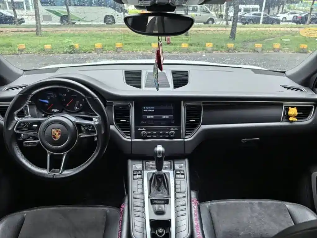 Porsche Macan — миниатюра 7