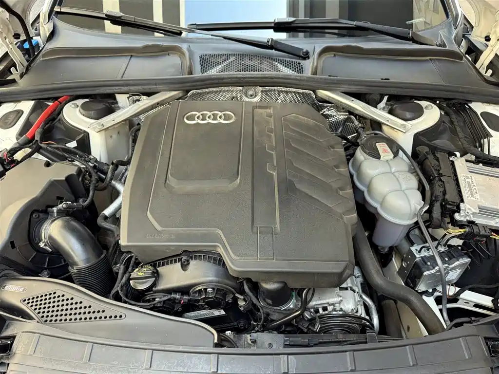 Audi A4L 2023 40 TFSI Luxury