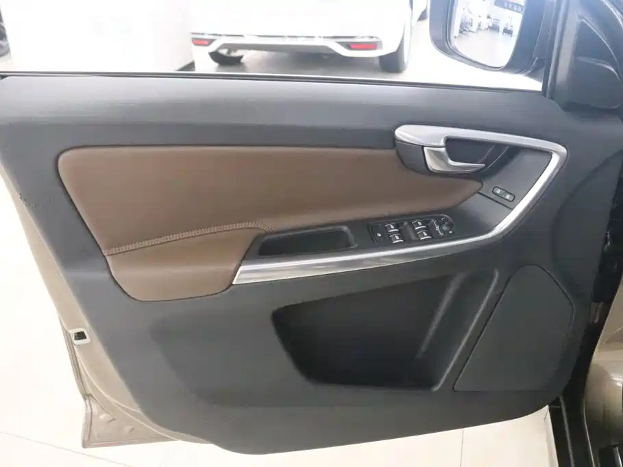 Volvo XC60 — миниатюра 10
