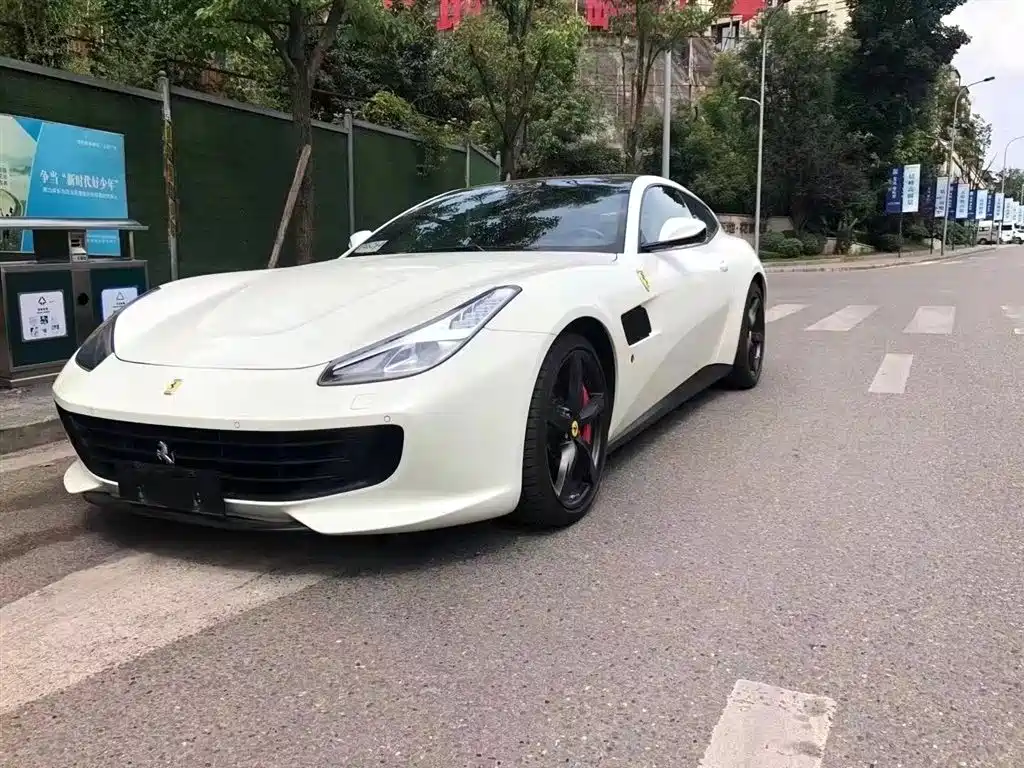 Ferrari GTC4Lusso 2019