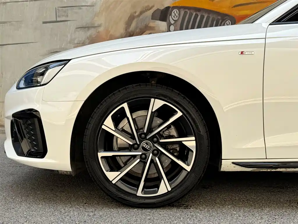 Audi A4L 2023 40 TFSI Luxury