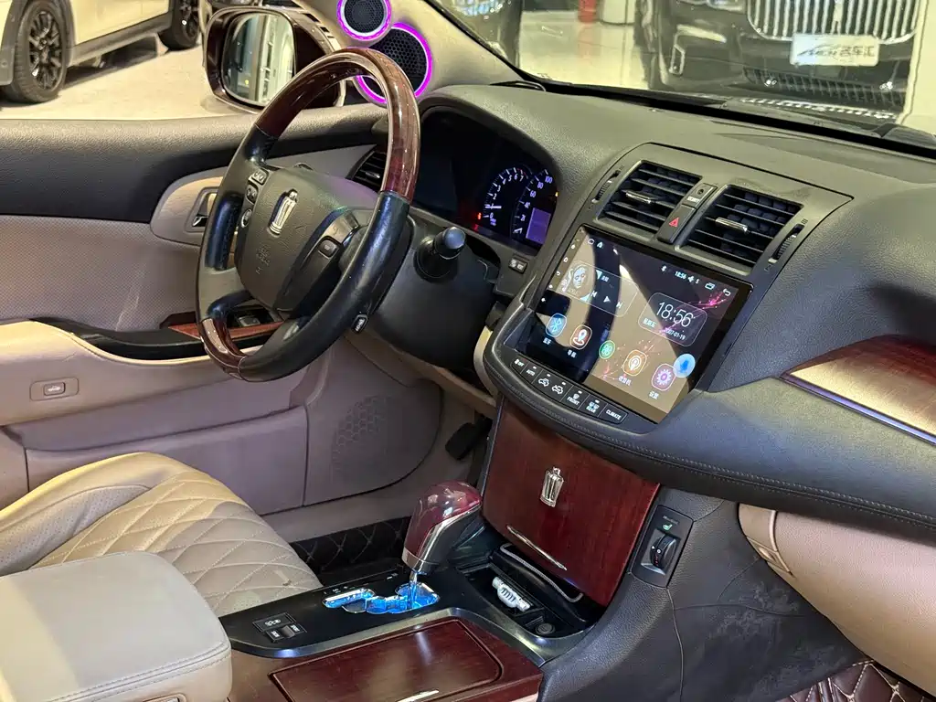 Toyota Crown — миниатюра 12