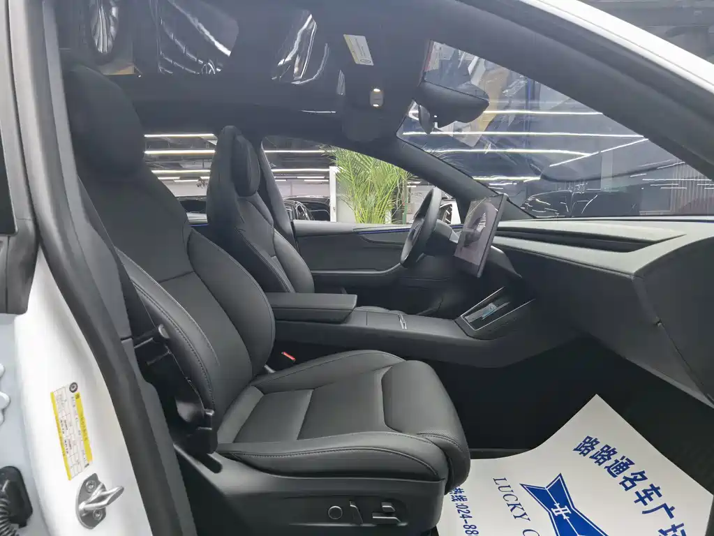 Tesla Model Y L — миниатюра 8