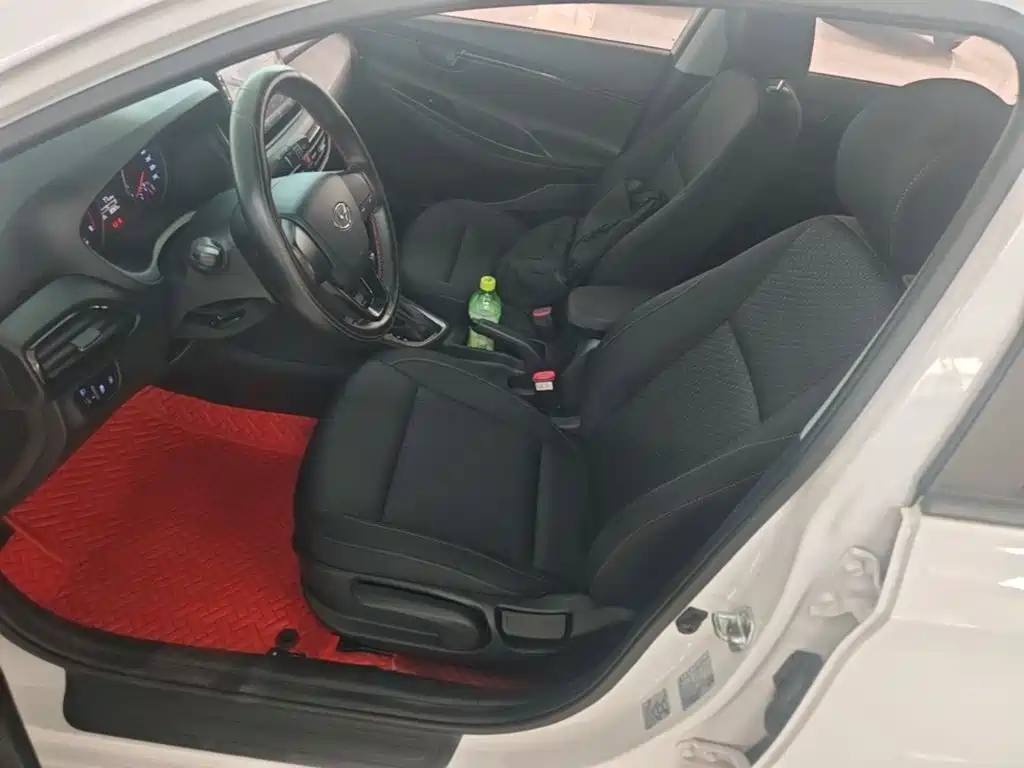Hyundai Elantra — миниатюра 15